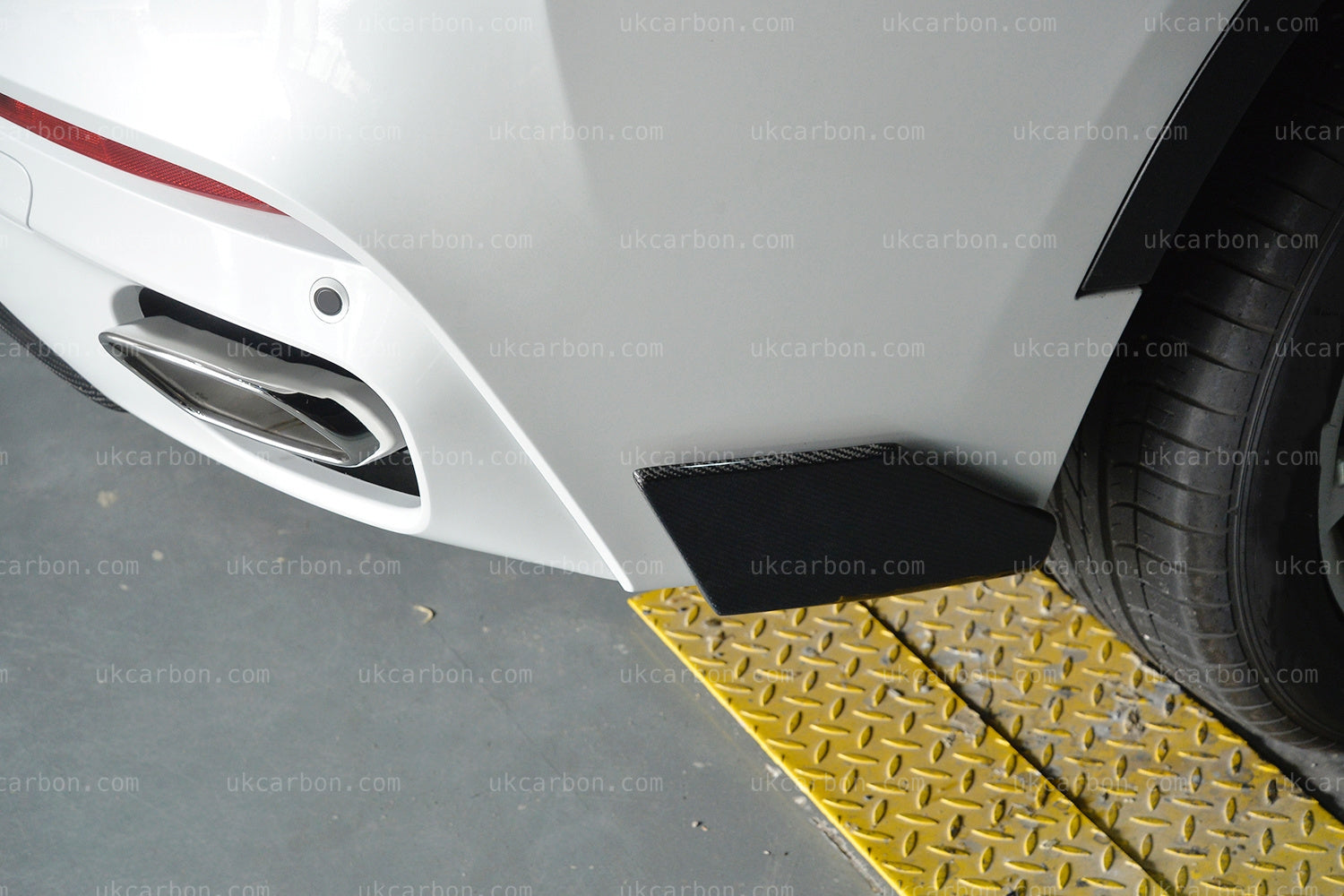 BMW X6 F16 Carbon Fibre M Performance Rear Bumper Body Kit Diffuser by UKCarbon